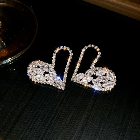 Glamourous Heart Earrings ✨️❤️ - Picture 3 of 10